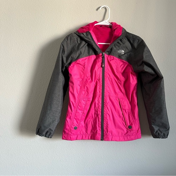 The north face girls jacket - Picture 3 of 15